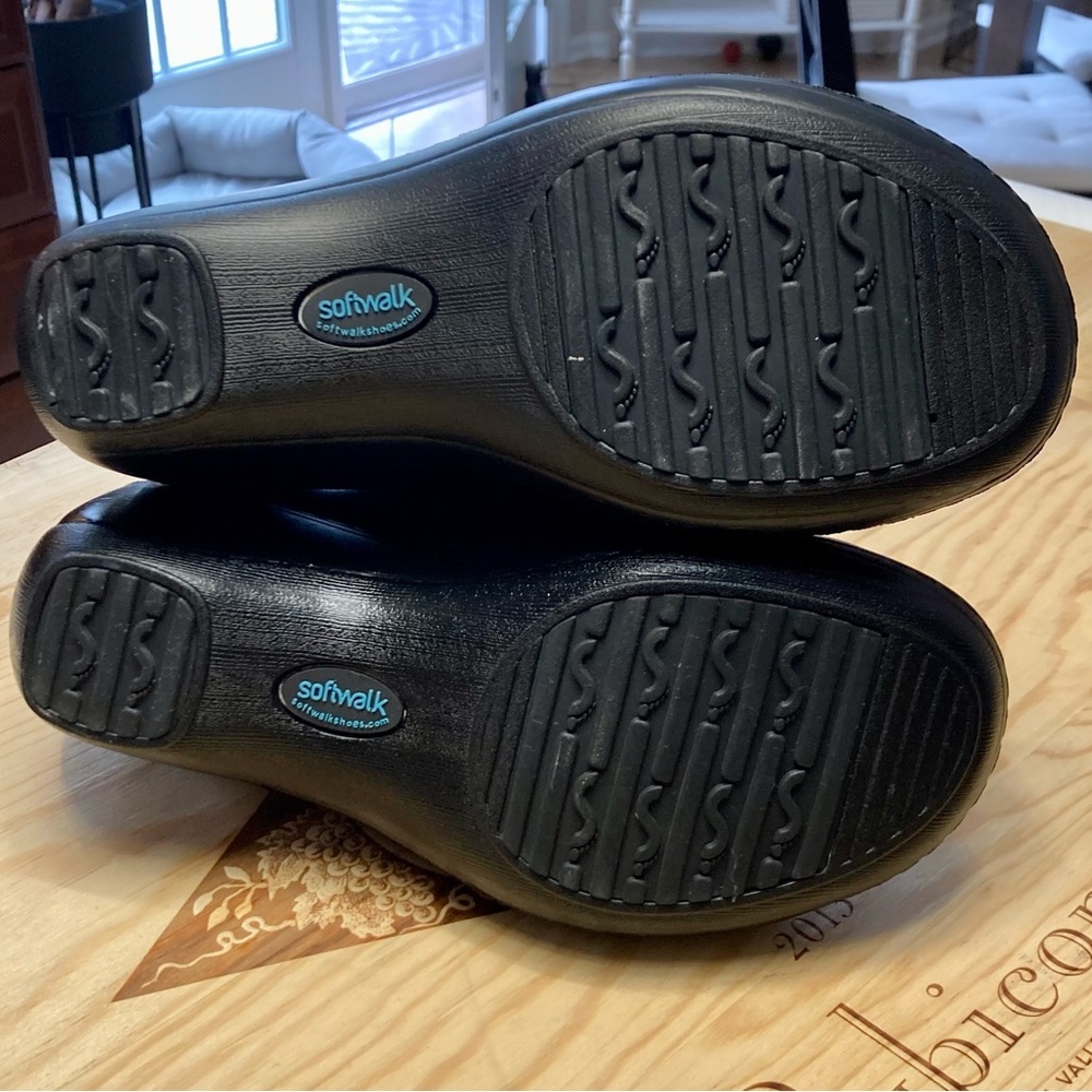 SoftWalk Clogs, Size 6.5 WW - Picture 4 of 4